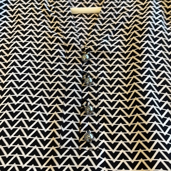 Doncaster silk top in size 2. Made with 100% silk. Black and white pattern . - Picture 3 of 6